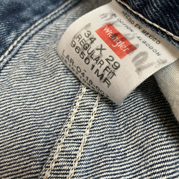 Wrangler Men’s regular fit, 34/29. Straight leg, 5 pocket. Drk blue. - Picture 3 of 4